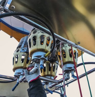 Sıcak hava balonları için dört sistem propan gaz brülörü