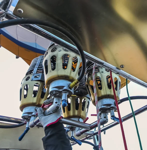 Sıcak hava balonları için dört sistem propan gaz brülörü