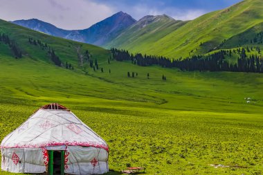 Göçebe Kazakların Yurt 'u Nalati Grassland, Xinjiang, Çin