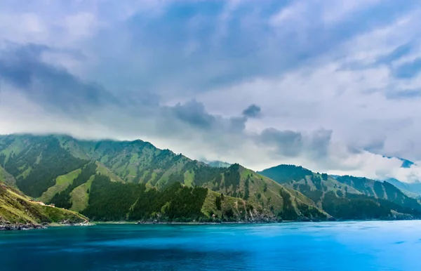 Tianchi Alpské Jezero Leží Severní Straně Bogda Shan Xinjiang Čína Stock Snímky