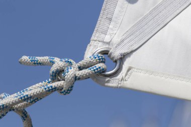 Ayrıntı awhit yelken ve rekreasyon Yelkenli bir ip düğüm