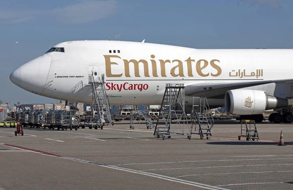 Amsterdam Nederländerna September 2015 Emirates Skycargo Boieing 747 Lastning Amsterdam — Stockfoto