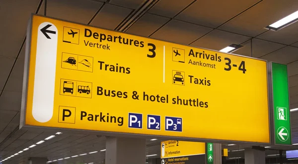 机场旅客航空信息板 — 图库照片
