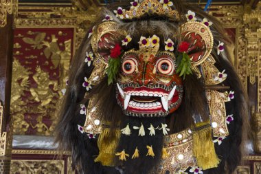 Bali Barong maskesi. Bali dili barong maskeyle barong maskesi kullanılır.