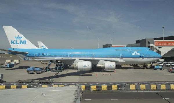 スキポール空港で Klm オランダ航空からアムステルダム オランダ アウグストゥス 2018 駐車中のボーイング 747 — ストック写真