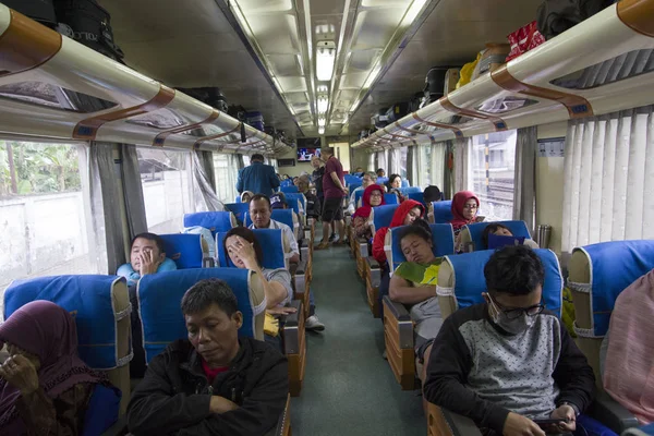 Yogjakarta Java Indonesie Augustus 2018 Traveling Travelers Train Bandung Yogyakarta — Stock Photo, Image