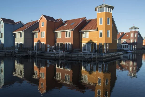 Słynny Holenderski Pejzaż Reitdiephaven Ulica Tradycyjnych Kolorowe Domy Wodzie Groningen — Zdjęcie stockowe