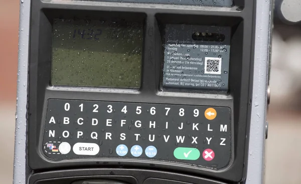 Keyboard and display with numbers on a parking machine