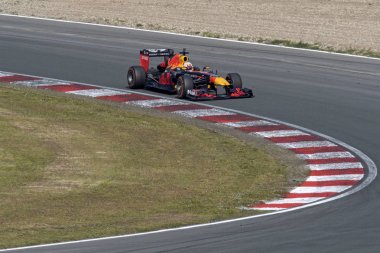 Zandvoort pistinde jumbo yarış günlerinde Formle 1 Auto coureur Max verstappen. Max burada sürücüler 2011 Formula 1 araba Rb 7 yeni renklerde boyanmış. Grand Prix Formula 1 35 yıl sonra gelecek yıl 2019 burada yapılacak