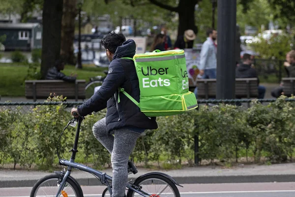 Amsterdam Holland Mei 2019 Delivering Cycling Uber Food Green Bag — Photo