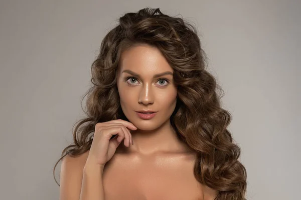 Beautiful Model Girl Wavy Hair Natural Make Beauty Esthetic Care — Stock Photo, Image