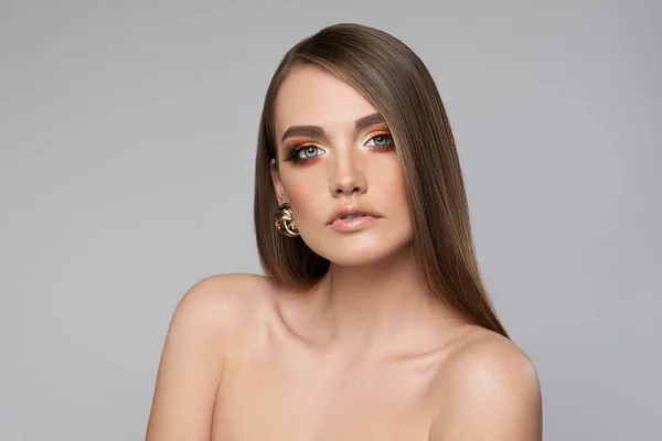 Piękna Kobieta Długich Włosów Dziewczyna Idealny Makijaż Fryzurę Model Doskonałe — Zdjęcie stockowe