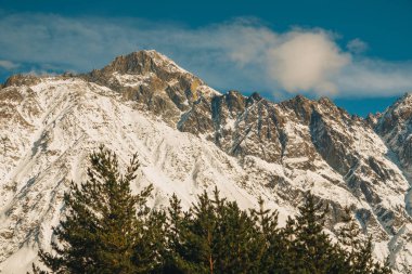 Güzel dağ manzarası Kazbegi Milli Park, Kafkas Dağları, ülke Gürcistan