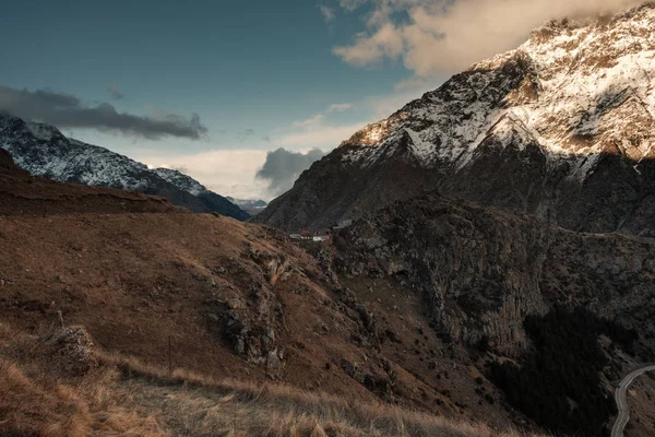 Stepantsminda Georgia New Beautiful Asphalt Mountains Road Landscape Travel Road — Stock Photo, Image