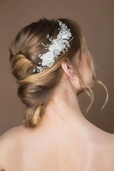 Hairstyle for the wedding. Back view. Modern wedding hairstyle — Stock Photo, Image