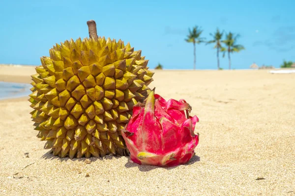 Durian fruit and Dragon fruit — Stock Photo, Image