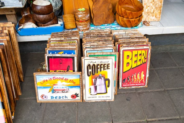 Souvenirs op de lokale markt in Ubud, Bali — Stockfoto