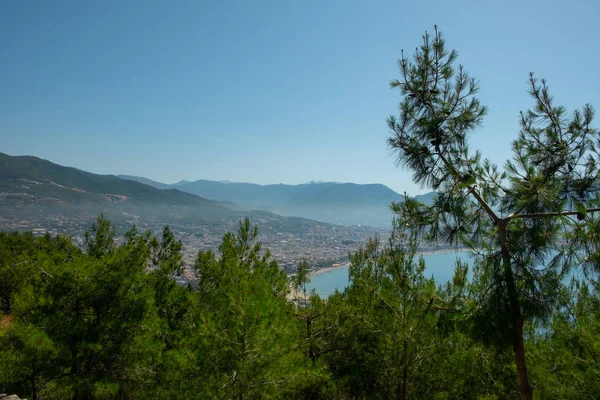 Utsikt over havet og fjellene i Alanya. Tyrkia – stockfoto