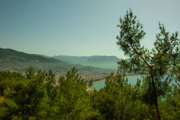 Blick auf das Meer und die Berge in alanya. Truthahn — Stockfoto