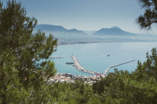 Utsikt over havet og fjellene i Alanya. Tyrkia – stockfoto