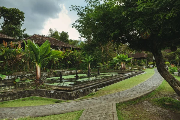 印度尼西亚巴厘岛蒂尔塔冈加水宫. — 图库照片
