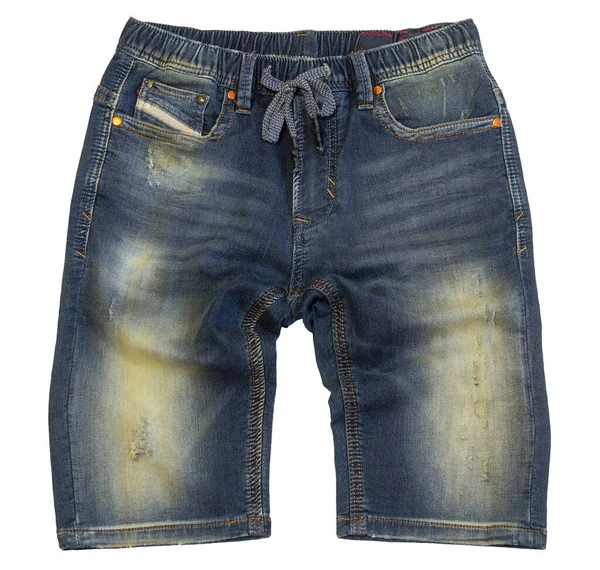 Denim şortları beyaz arkaplanda izole edildi