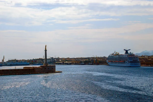 Widok Włoski Port Mesyna Sycylia — Zdjęcie stockowe