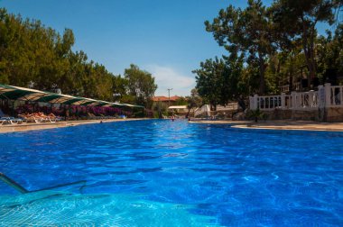Kanakli, Alanya, Türkiye - 17 Mayıs 2018: Alanya 'daki Larissa Green Hill Sahili Bölgesi