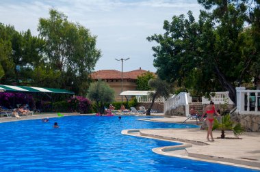 Kanakli, Alanya, Türkiye - 19 Mayıs 2018: Alanya 'daki Larissa Green Hill Sahili Bölgesi