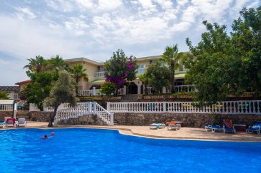 Kanakli, Alanya, Türkiye - 19 Mayıs 2018: Alanya 'daki Larissa Green Hill Sahili Bölgesi