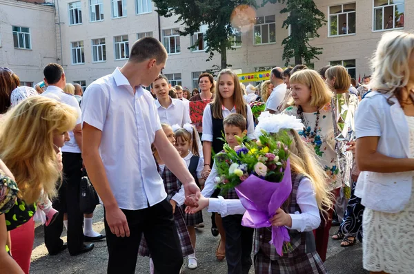 Krasnodar Russia September 2014 High School Students Lead Kids First — 图库照片