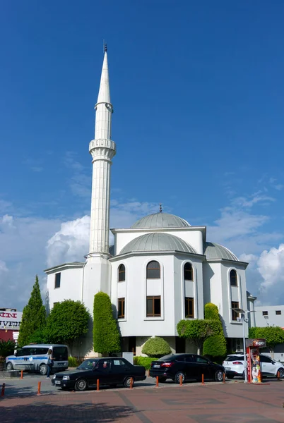Kanakly Alanya Türkiye Nisan 2019 Beyaz Konakli Camii Dört Yüksek — Stok fotoğraf