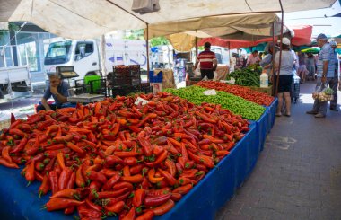 Kanakli, Alanya, Türkiye - 26 Mayıs 2018: Türkiye 'deki Doğu Çarşısı' nda kırmızı biber satıldı