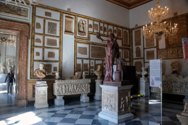 Roma, İtalya - 09 Ekim 2009: Capitolini Müzesi Hall. Palazzo del Conservatori, Campidoglio Meydanı. Nuovo Sarayı
