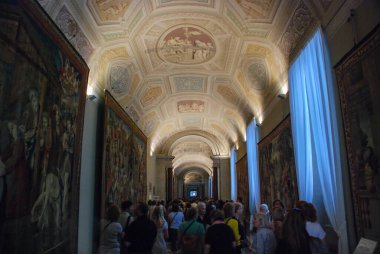 Roma, İtalya - 09 Ekim 2009: Roma, İtalya 'daki Vatikan Müzelerindeki sanat galerisi.