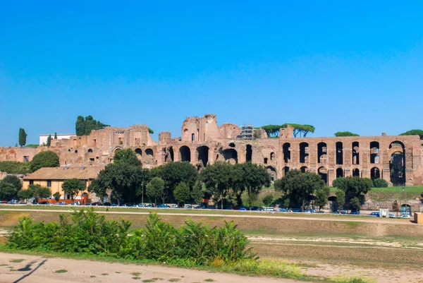 马克西姆马戏团 Circus Maximus 是一座古罗马战车赛车场和大众娱乐场所 位于意大利罗马 — 图库照片