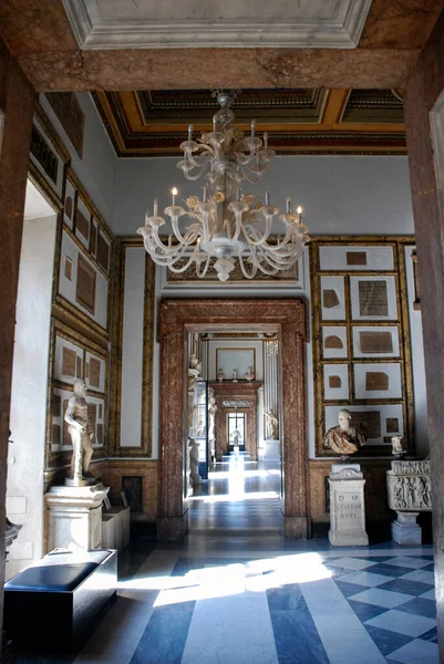 Roma, İtalya - 09 Ekim 2009: Capitolini Müzesi Hall. Palazzo del Conservatori, Campidoglio Meydanı. Nuovo Sarayı