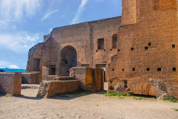 Circus Maximus, İtalya 'nın başkenti Roma' da bulunan antik bir Roma yarış arabası stadyumu..