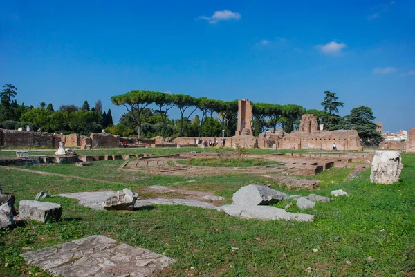 马克西姆马戏团 Circus Maximus 是一座古罗马战车赛车场和大众娱乐场所 位于意大利罗马 — 图库照片