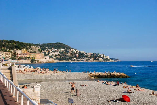 Nizza Francia Settembre 2009 Gente Rilassa Sulle Spiagge Della Costa — Foto Stock