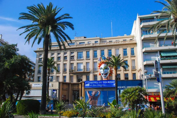 Nice, Fransa - 25 Eylül 2009: Nice, Fransa 'nın güzel çeşitli mimarisi