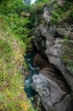 Khadzhokhsky vadisi (Kamennomostsky kanyonu) - Vadi Belaya Nehri 'nin bir parçası, Adygea