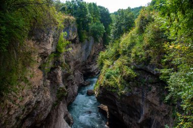 Khadzhokhsky vadisi (Kamennomostsky kanyonu) - Vadi Belaya Nehri 'nin bir parçası, Adygea