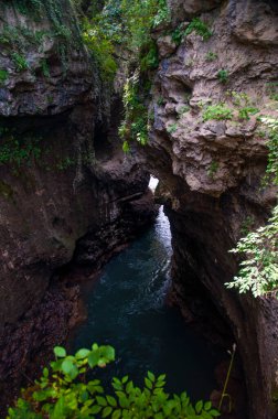Khadzhokhsky vadisi (Kamennomostsky kanyonu) - Vadi Belaya Nehri 'nin bir parçası, Adygea