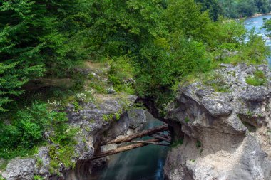 Khadzhokhsky vadisi (Kamennomostsky kanyonu) - Vadi Belaya Nehri 'nin bir parçası, Adygea