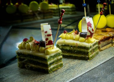 En leziz renkli pasta. Doğu tatlıları