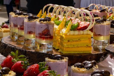 En leziz renkli pasta. Doğu tatlıları