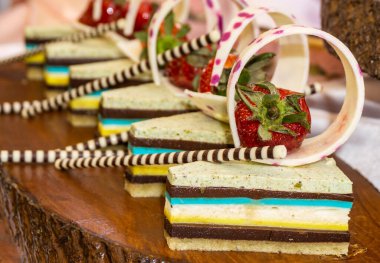 En leziz renkli pasta. Doğu tatlıları