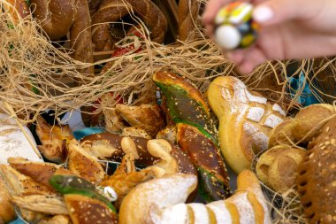 Paskalya ziyafeti - Kekler, çörekler, pastalar ve yumurtalar