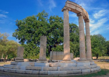 Peloponnesus, Olympia, Yunanistan, - 01 Ekim 2009: Filippeyon harabeleri, Antik Olympia 'daki sadece halka şeklinde bina Hera ve Zeus tapınağının batısında yer almaktadır.